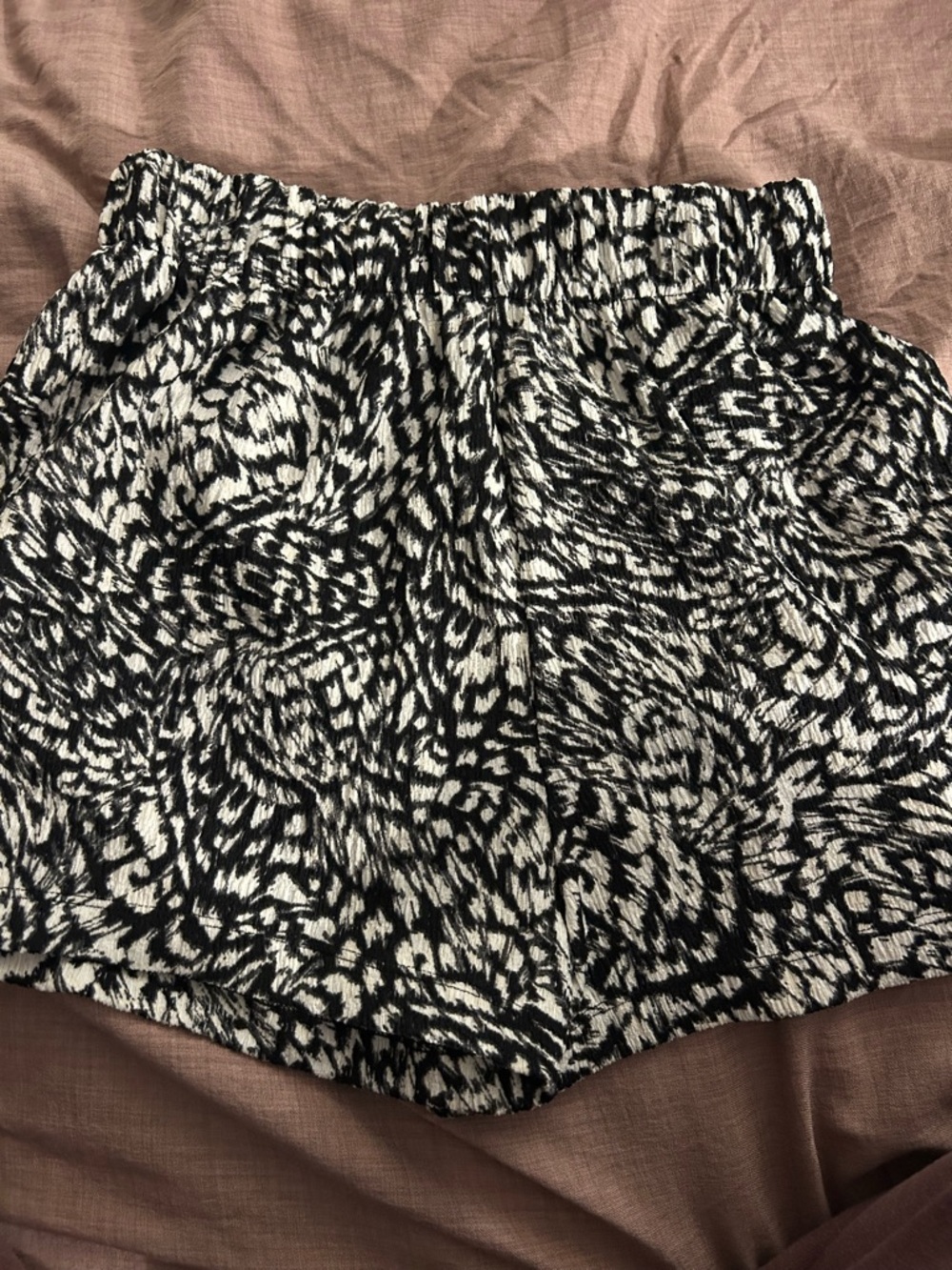 H&M Black & White Swirl Pattern High-Waist Women’s Shorts